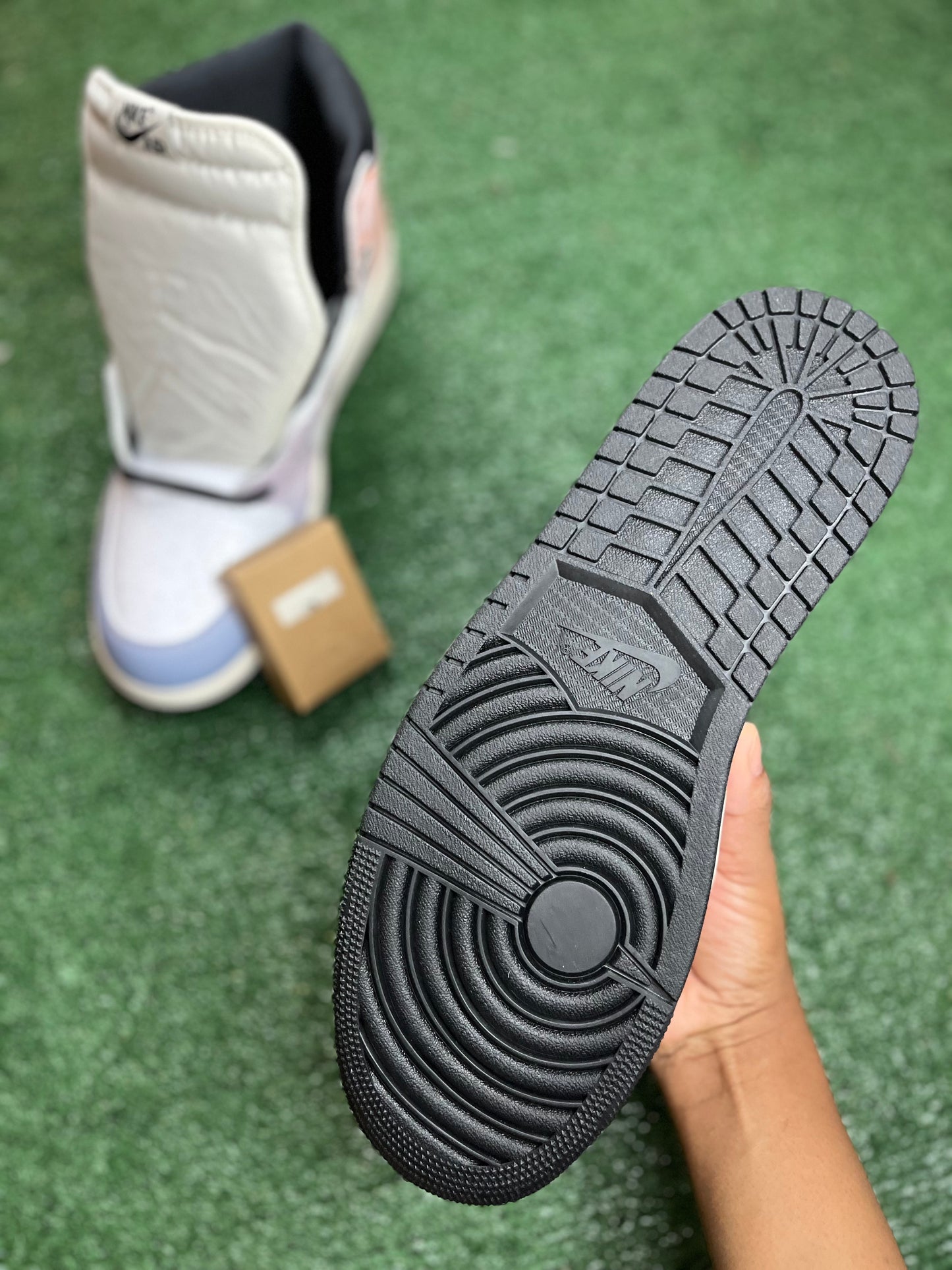 Air Jordan 1 Retro High OG
“Skyline”