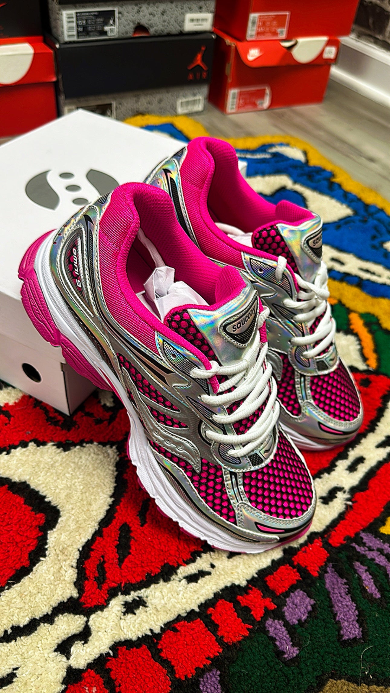 🩷 SAUCONY PROGRID OMNI 9 HOT PINK 🩷