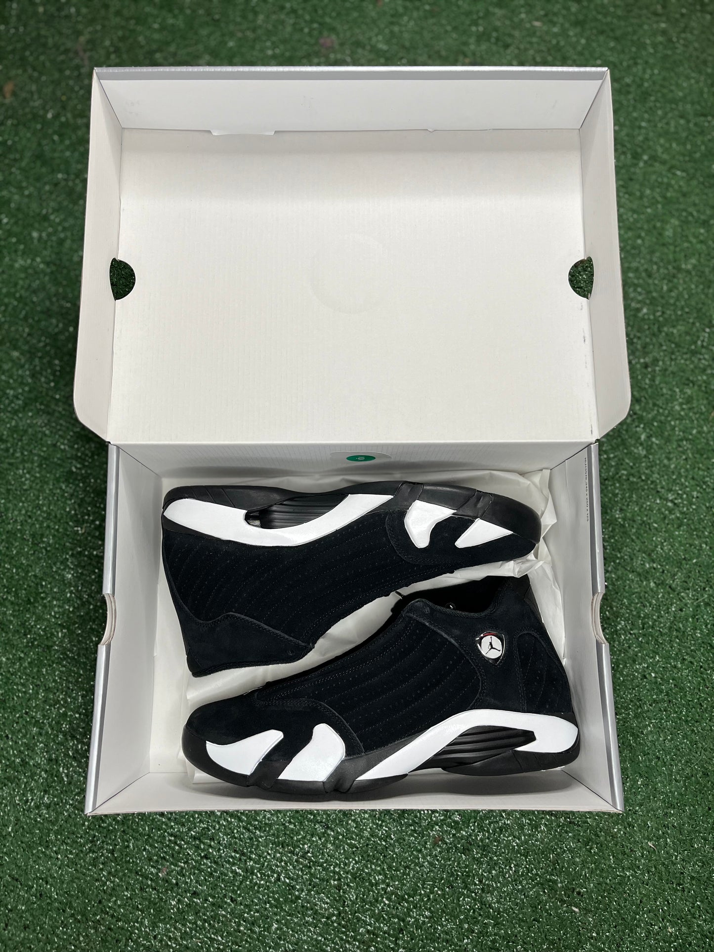 Air Jordan 14 Retro “Black White”