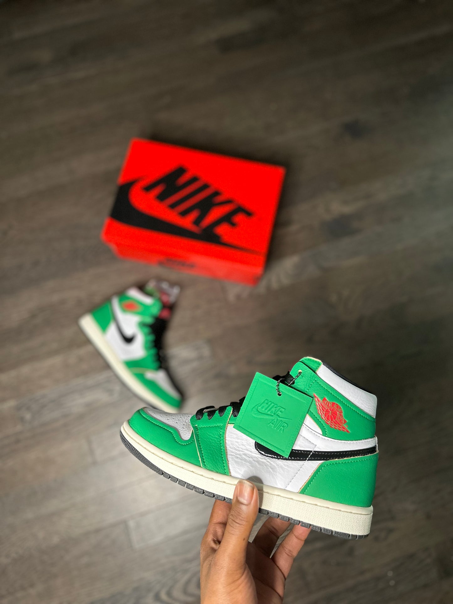 Wmns Air Jordan 1 Retro High “Lucky Green”