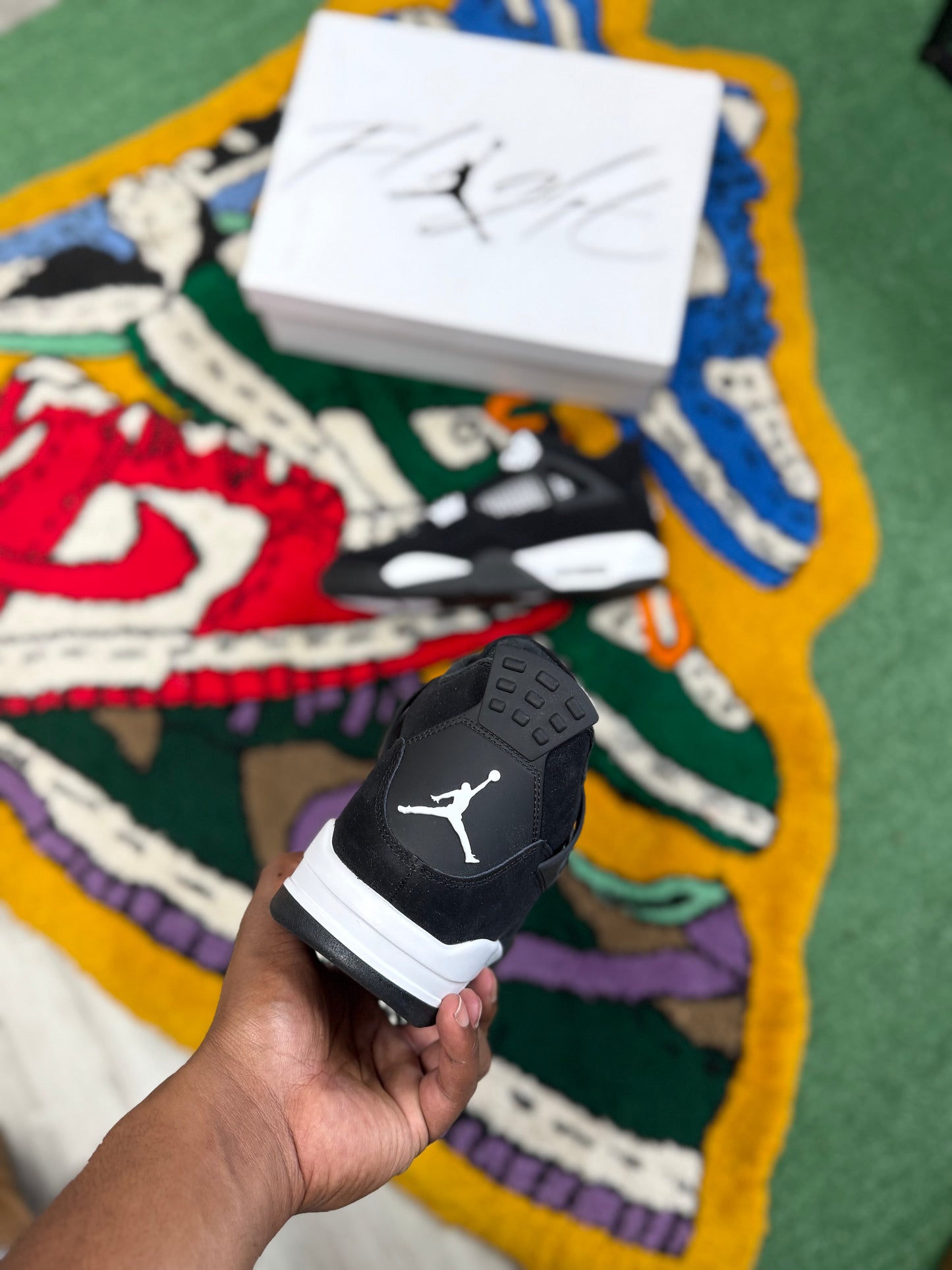 Jordan 4 Retro “White Thunder”