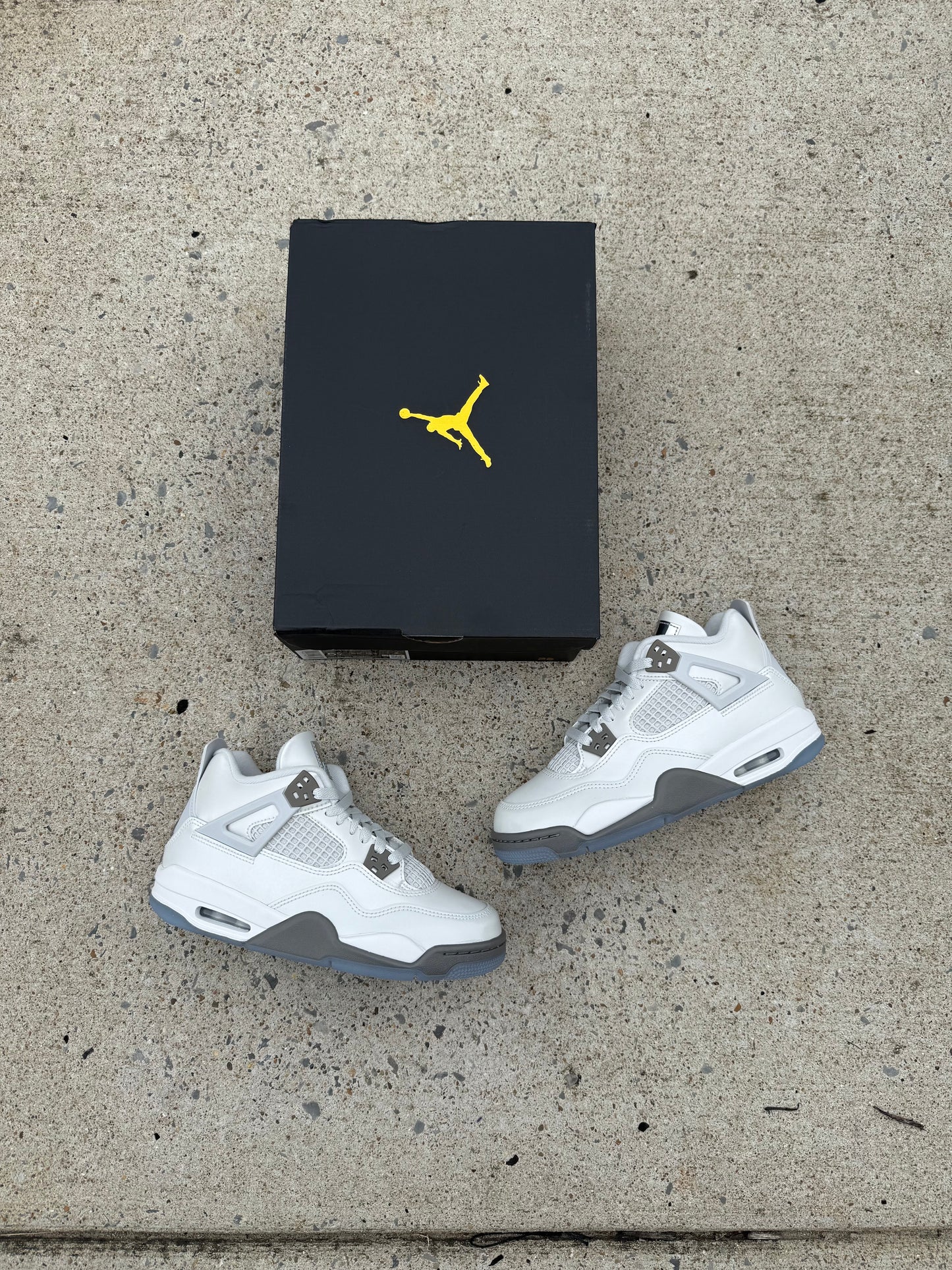 Jordan 4 Retro “Photon Dust Blue Chill”