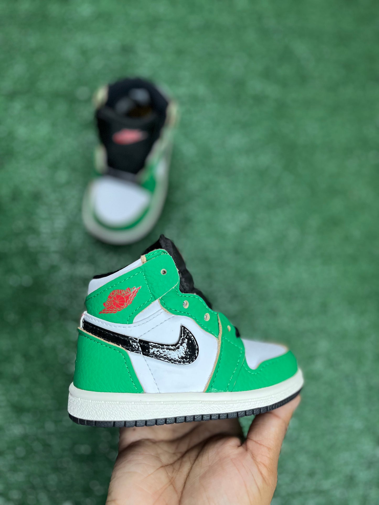 Air Jordan 1 Retro High OG TD “Lucky Green”