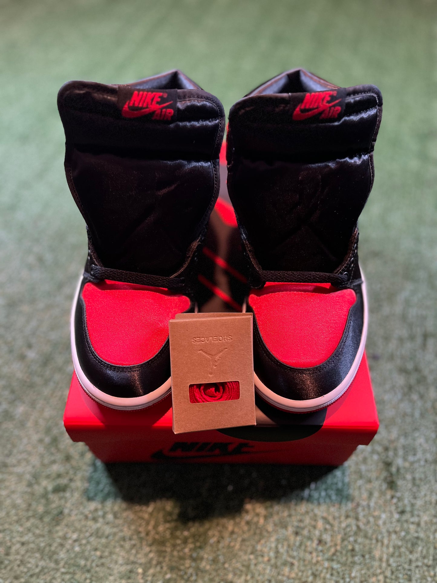 Jordan 1 Retro High OG “Satin Bred”