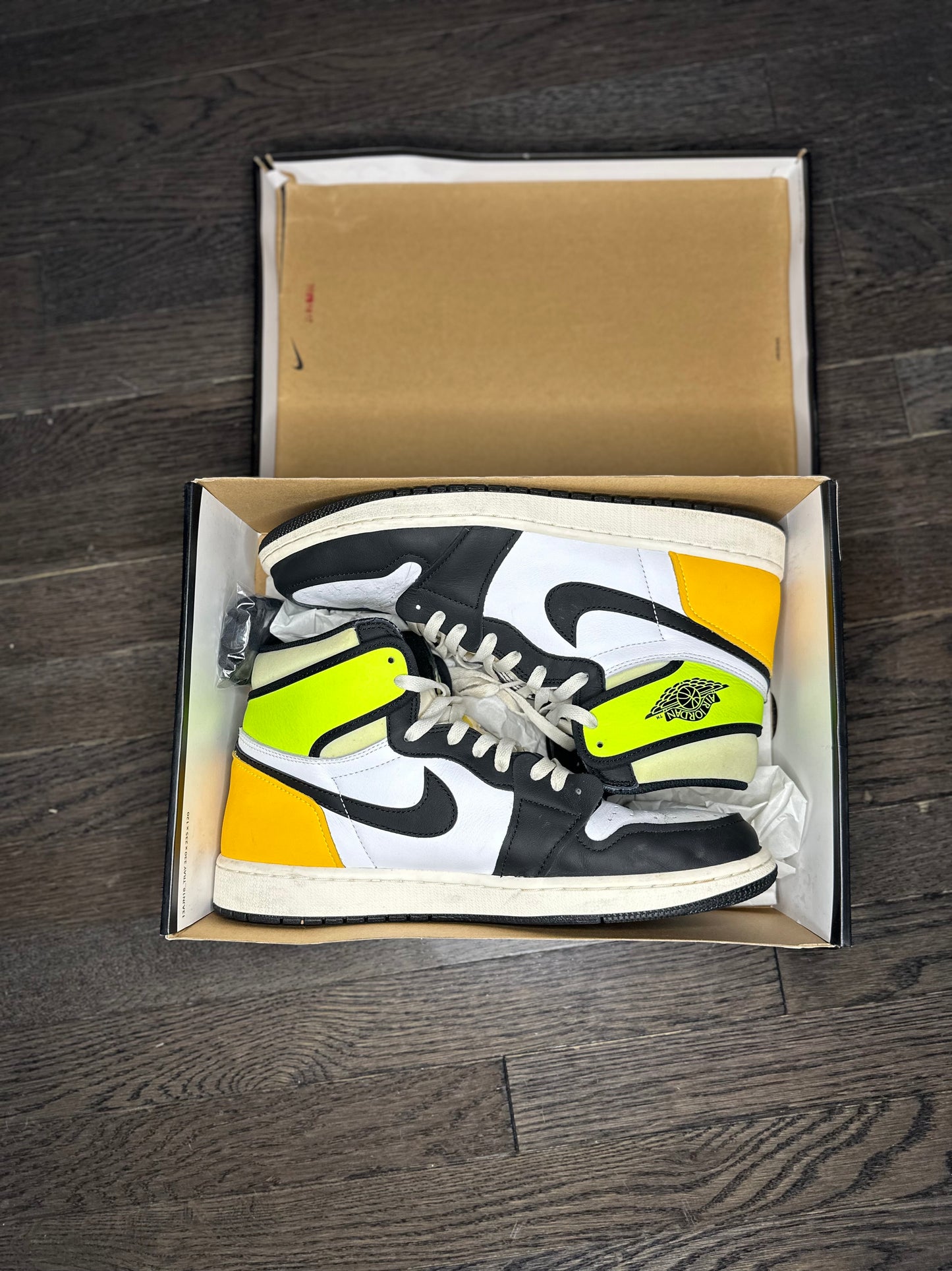 Air Jordan 1 Retro High OG “ Volt Gold”