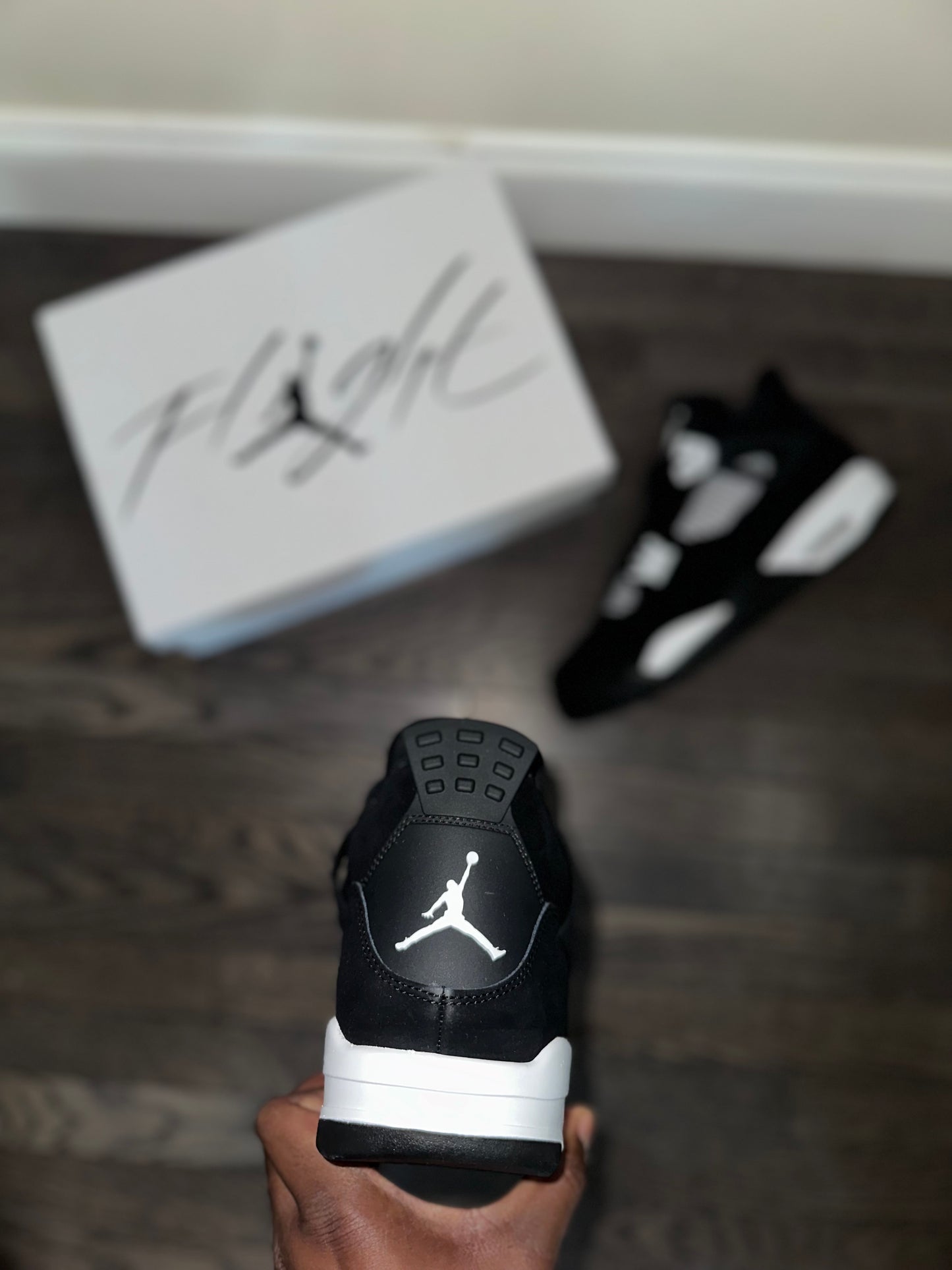 Jordan 4 Retro “White Thunder”