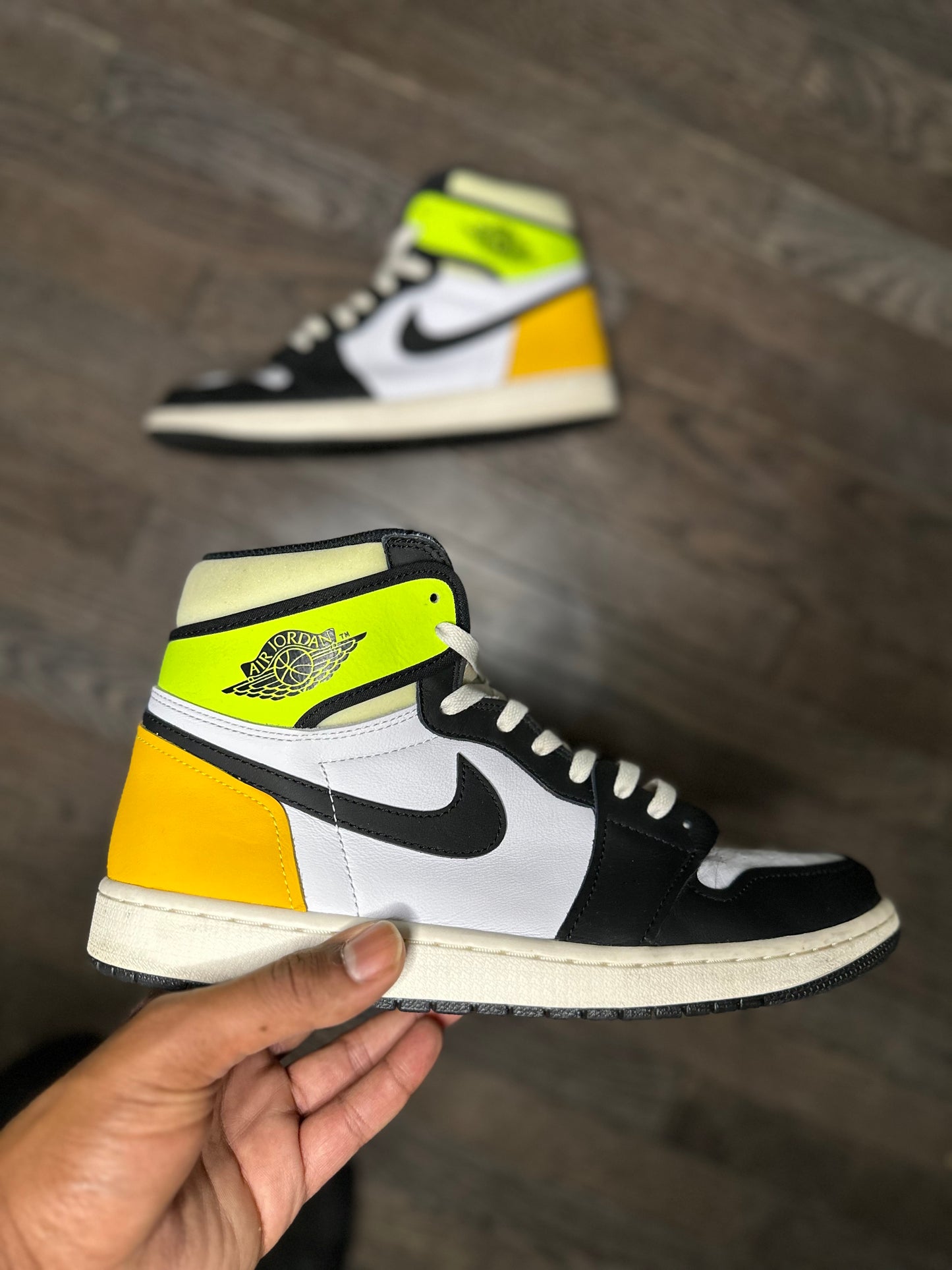 Air Jordan 1 Retro High OG “ Volt Gold”