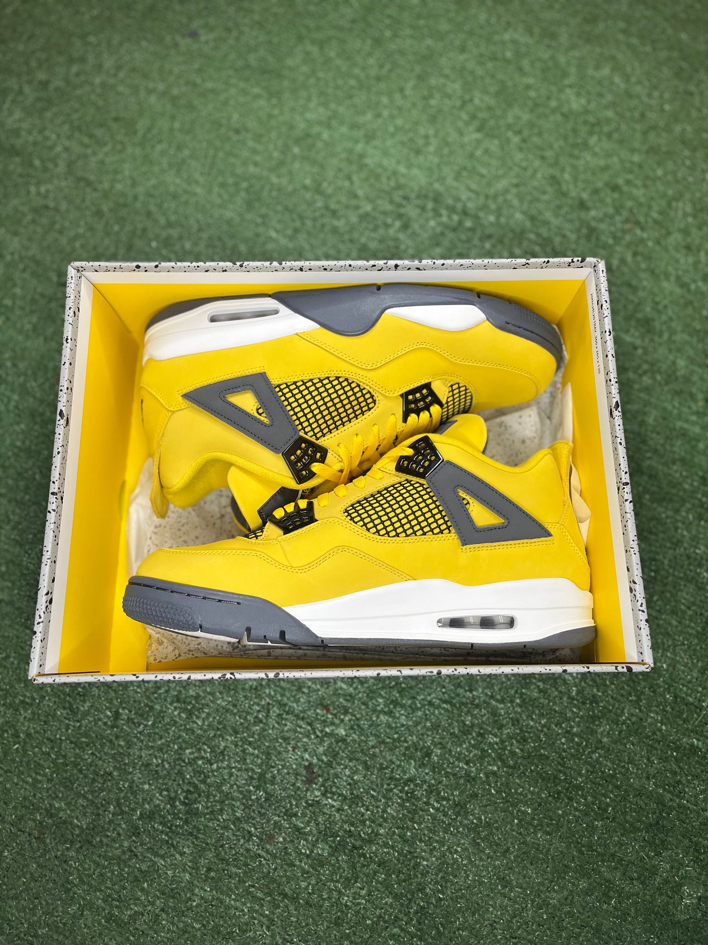 Air Jordan 4 Retro “Lightning”