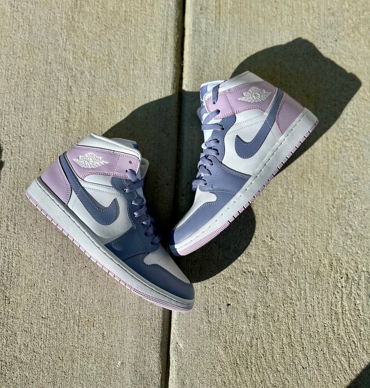 Jordan 1 Mid  “ Indigo Haze Doll White”