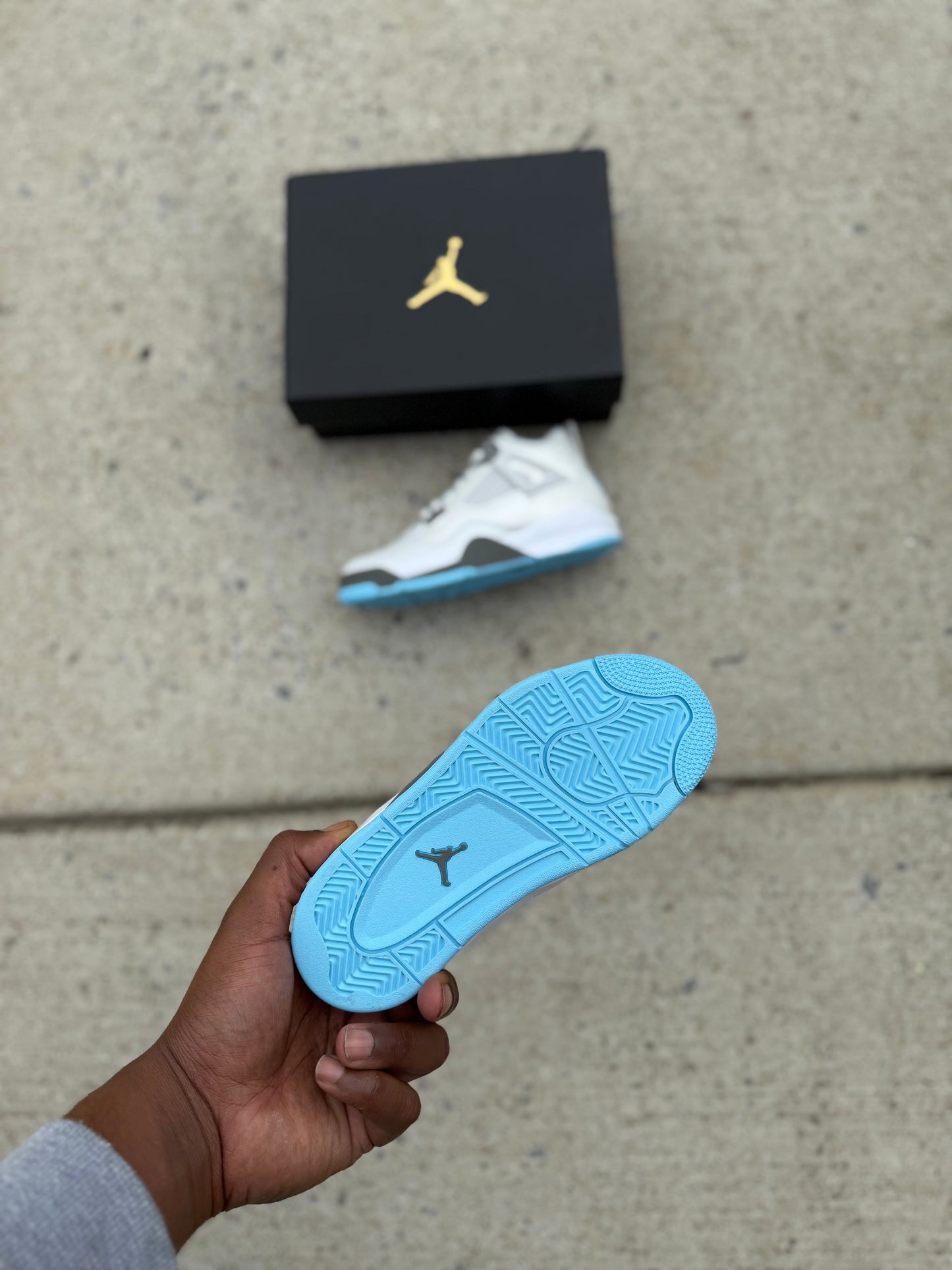 Jordan 4 Retro “Photon Dust Blue Chill”
