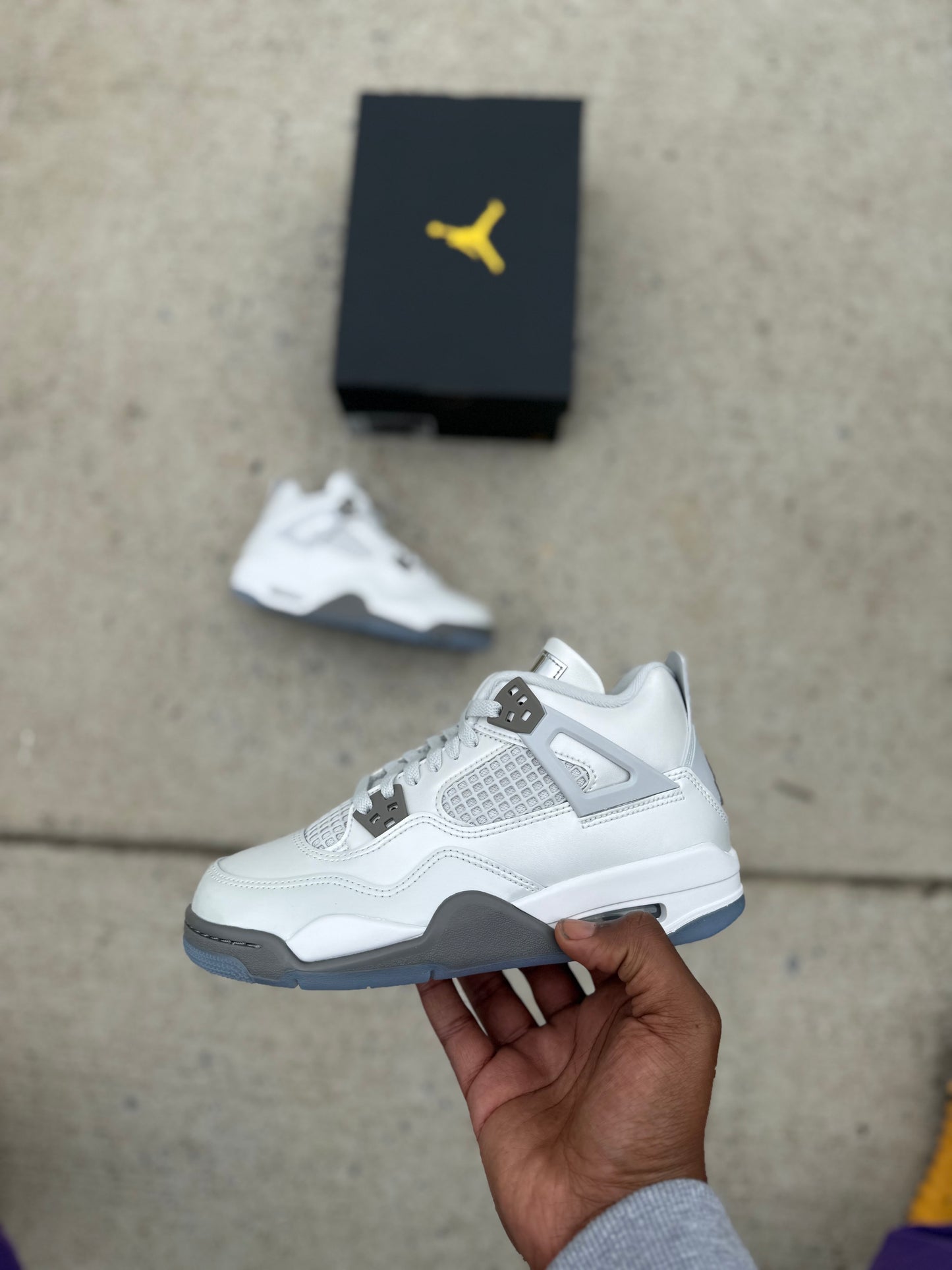 Jordan 4 Retro “Photon Dust Blue Chill”