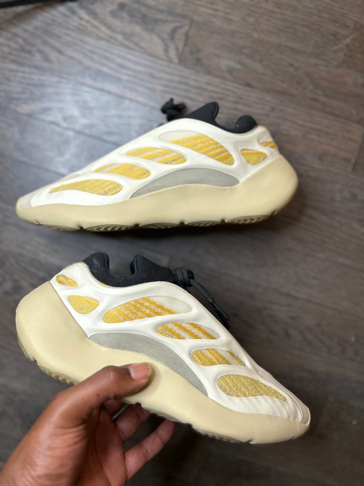 Yeezy 700 V3 “Safflower”