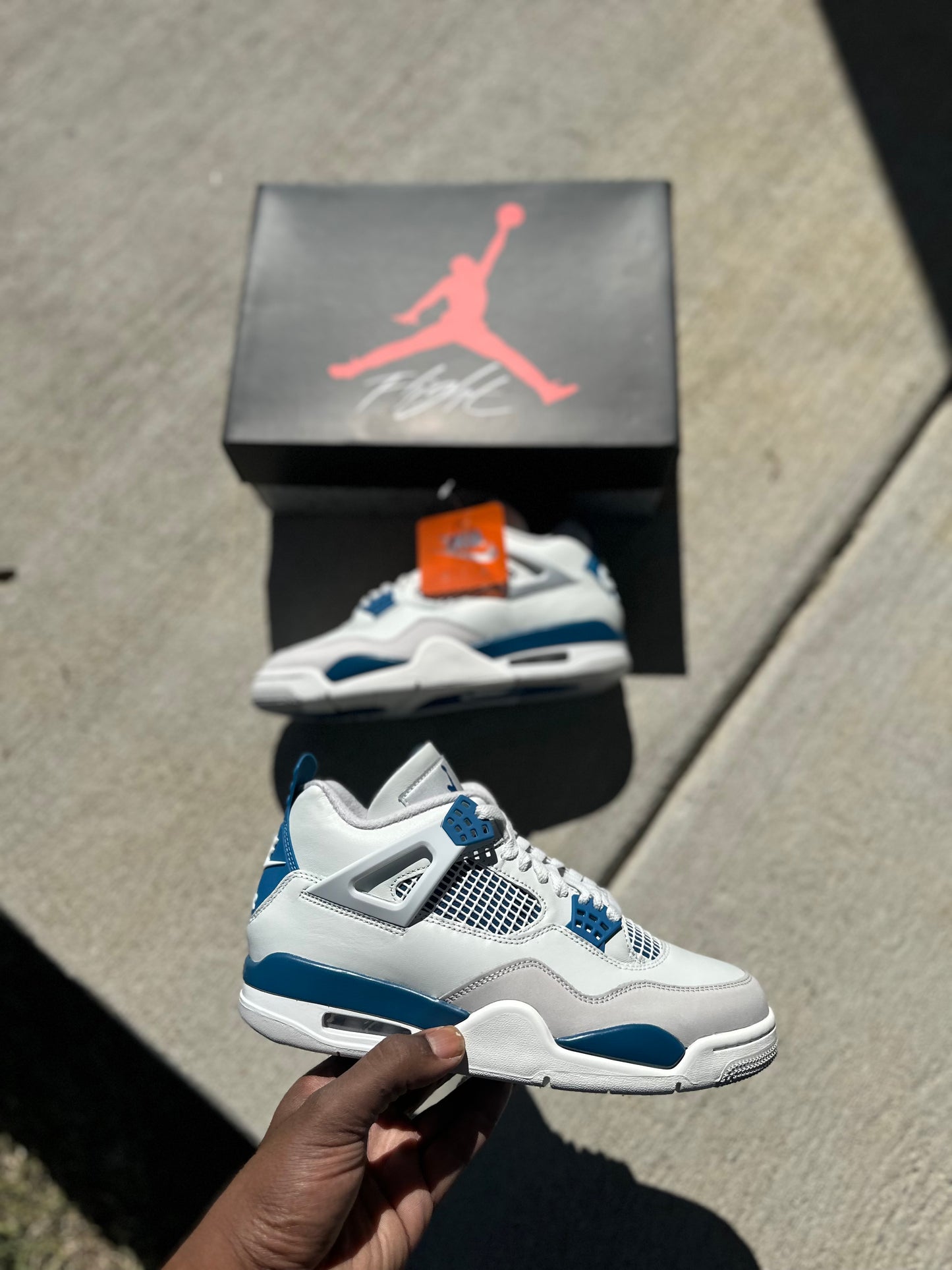 Jordan 4 Retro “Military Blue” (2024)