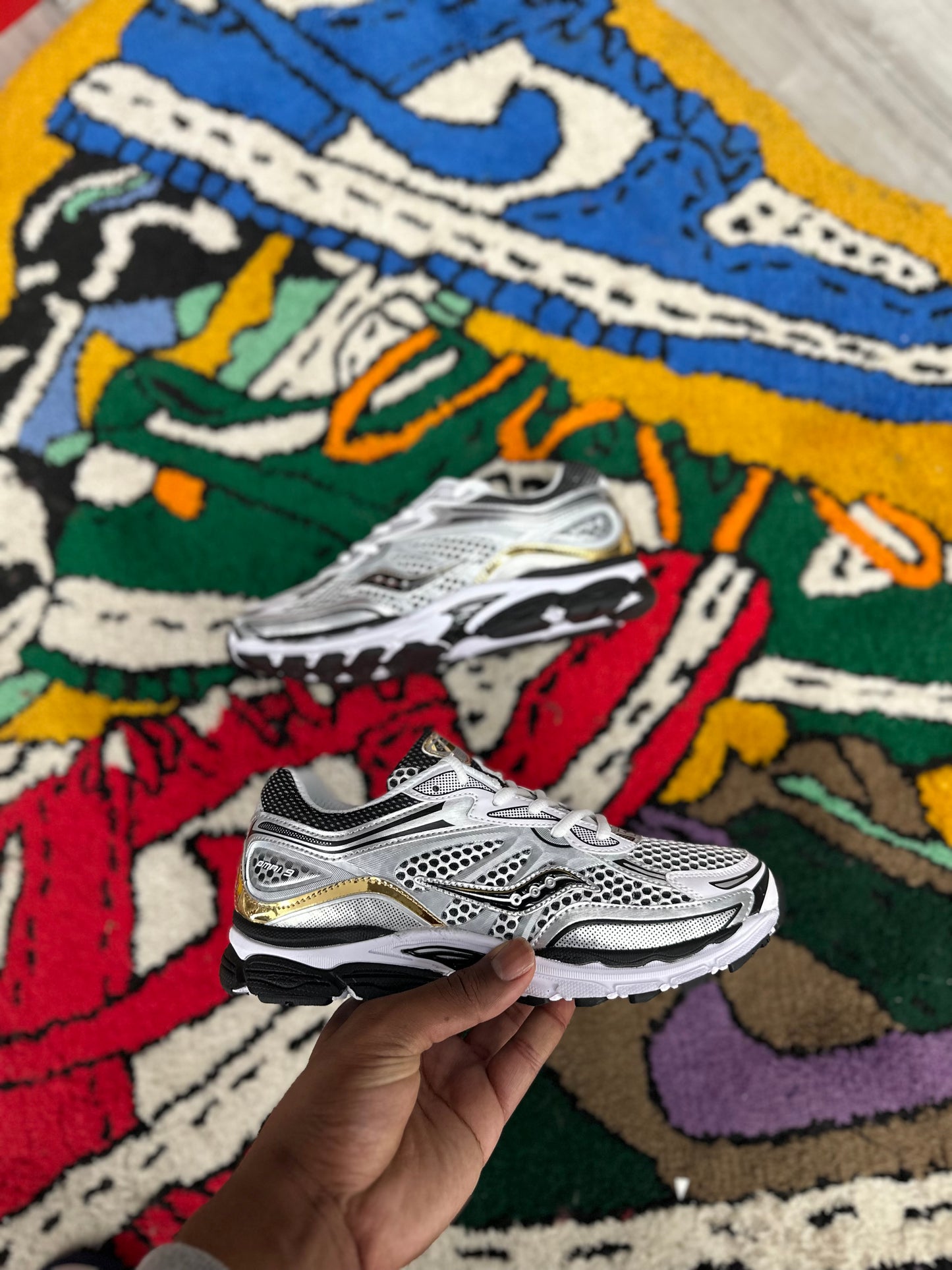 Saucony OG Progrid Omni 9 Silver / Gold