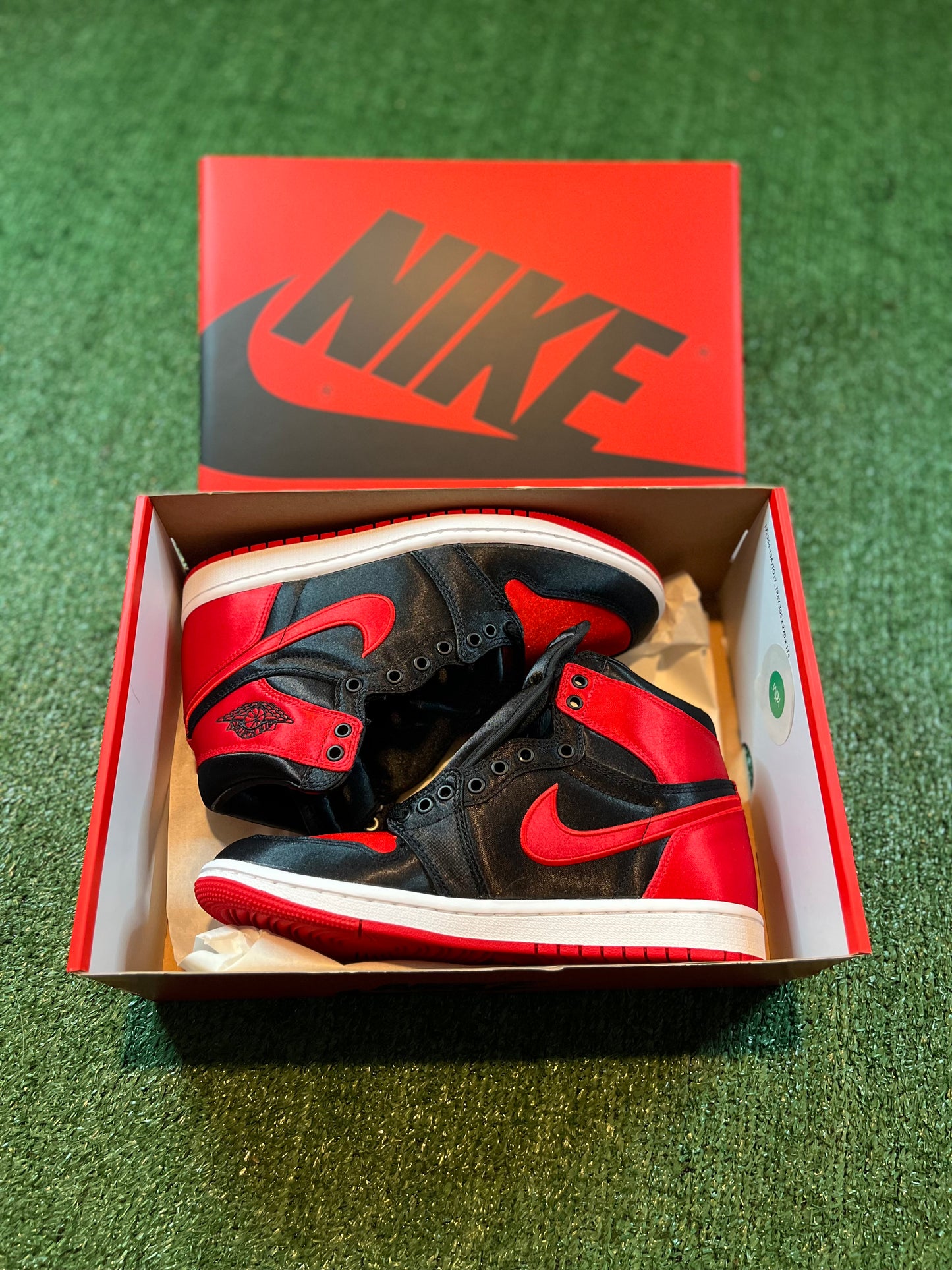 Jordan 1 Retro High OG “Satin Bred”