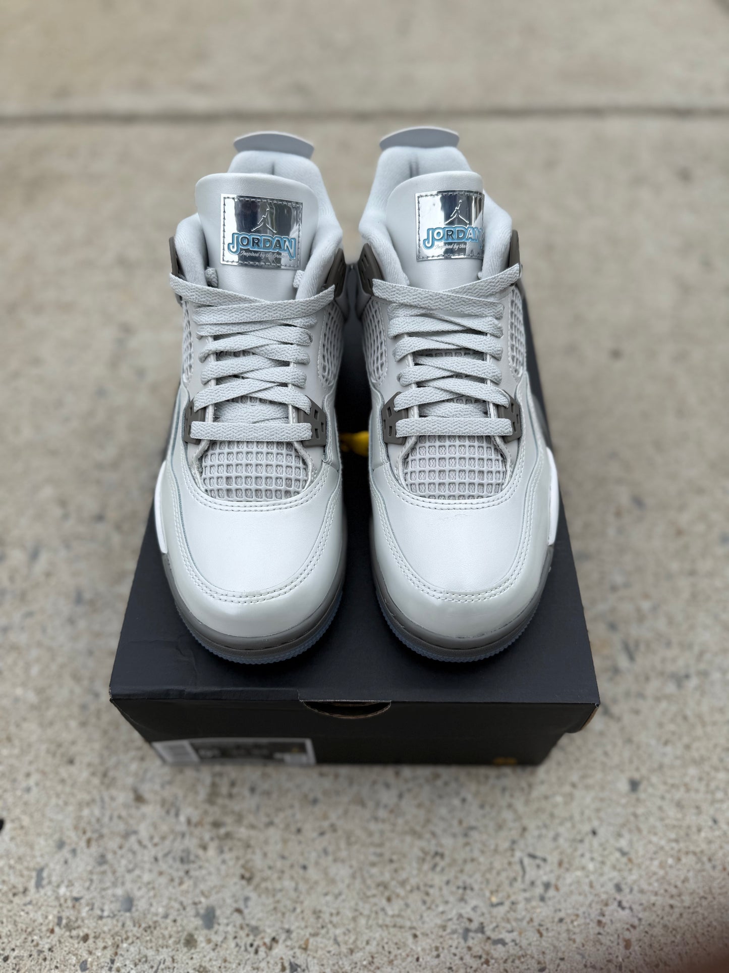 Jordan 4 Retro “Photon Dust Blue Chill”