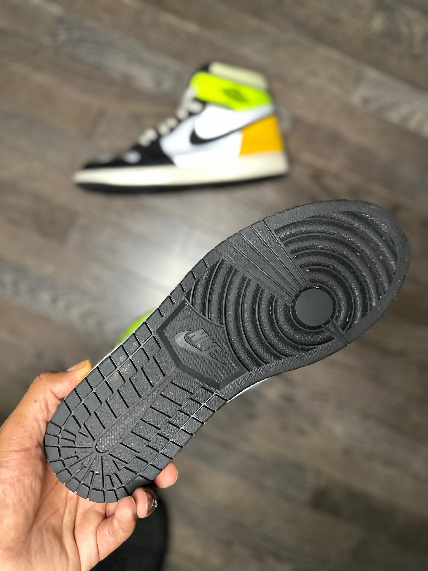 Air Jordan 1 Retro High OG “ Volt Gold”