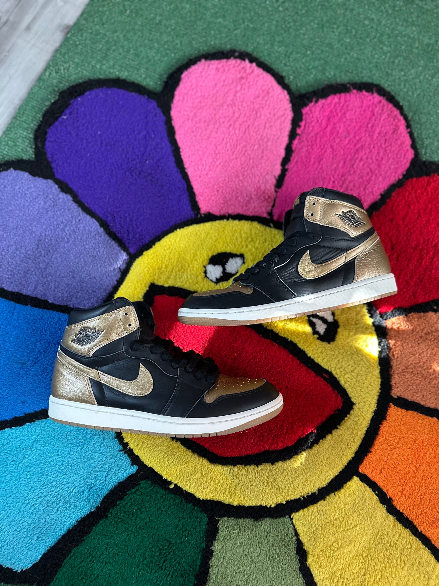Jordan 1 Retro High OG “Black Metallic Gold”