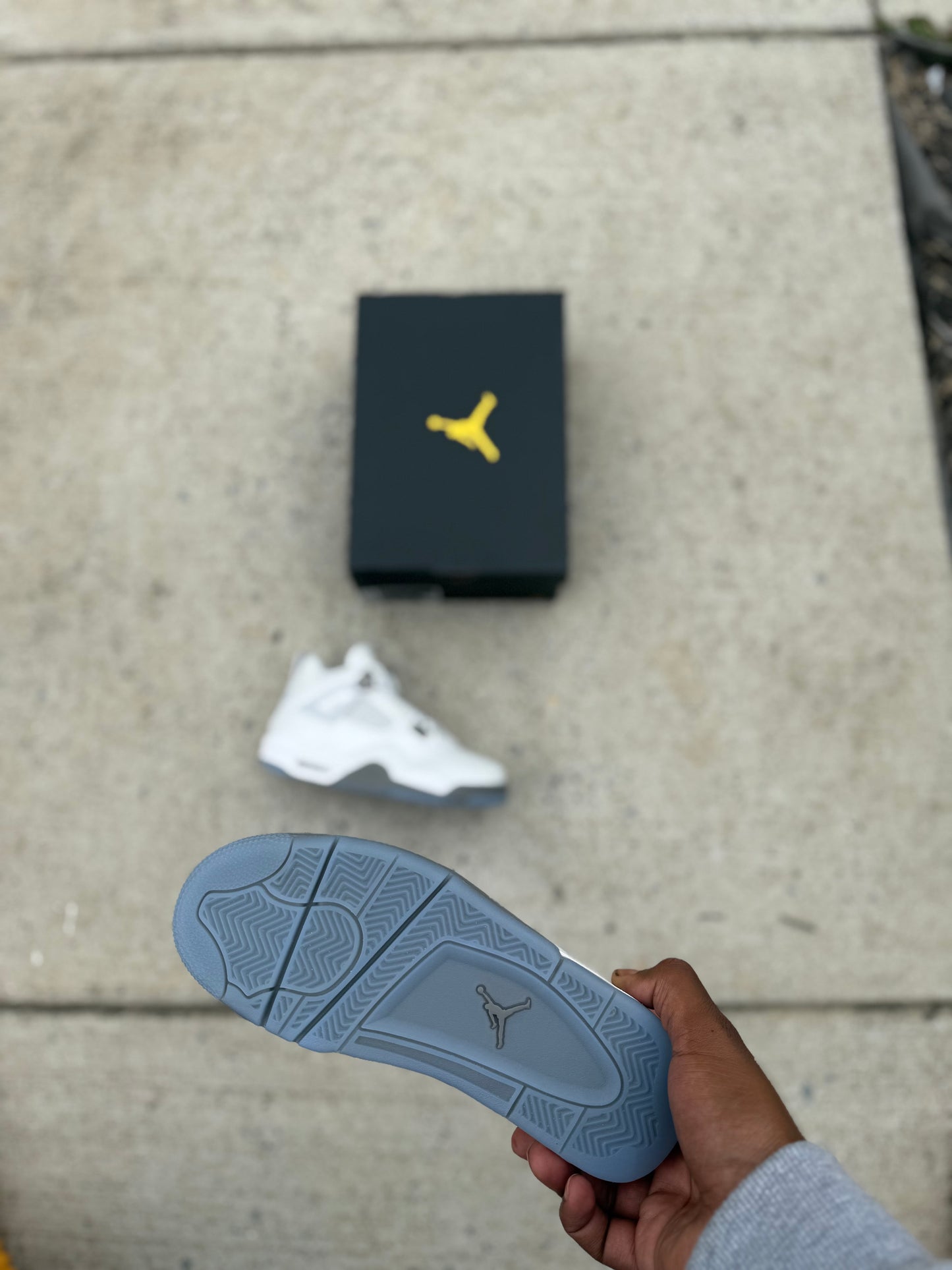 Jordan 4 Retro “Photon Dust Blue Chill”