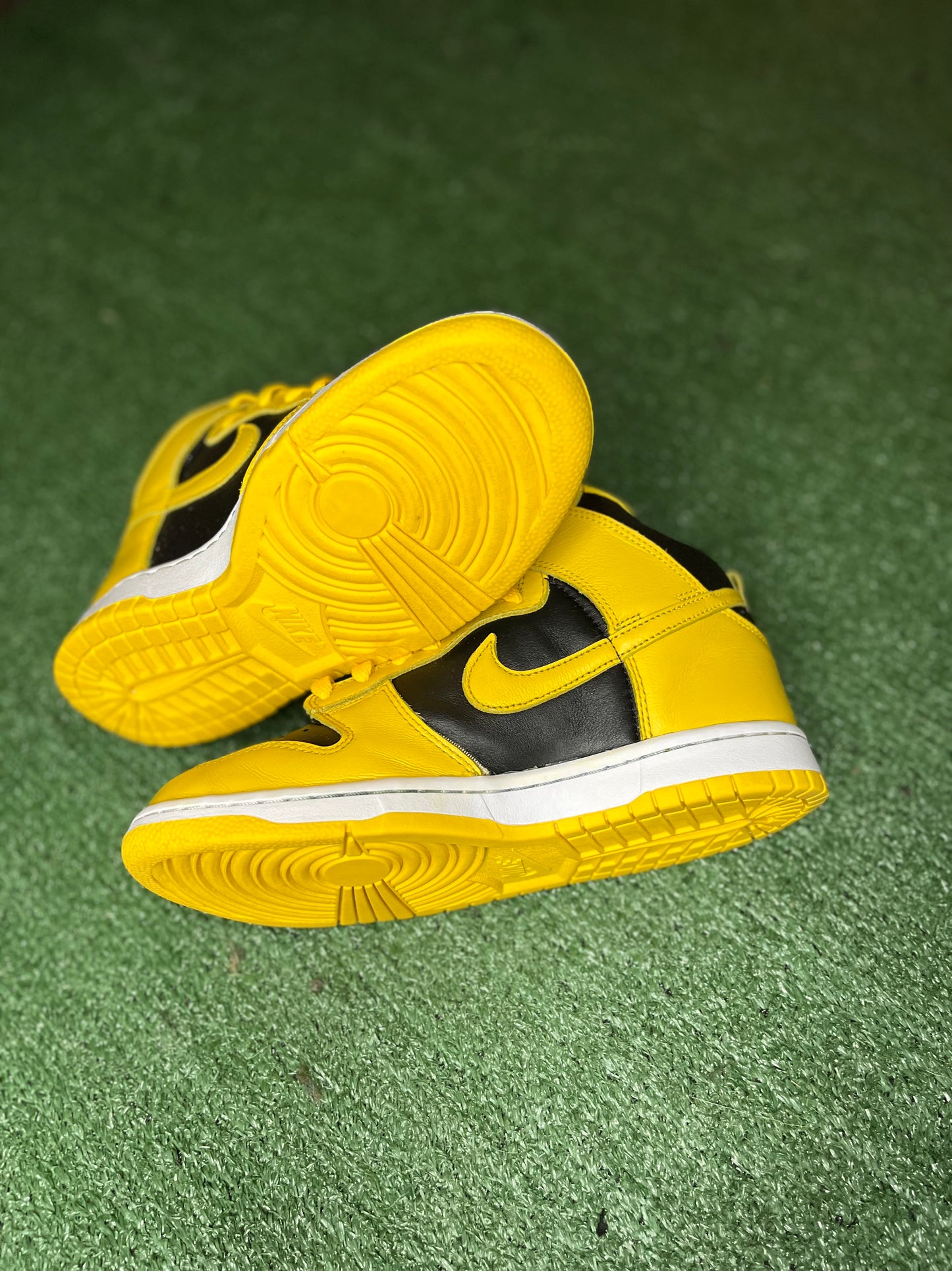 Nike Dunk High “Varsity Maize”