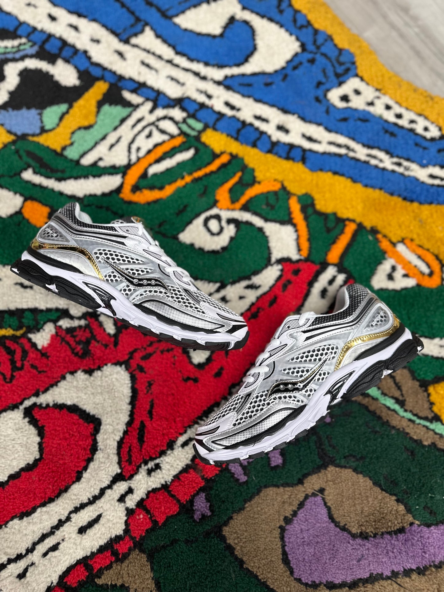 Saucony OG Progrid Omni 9 Silver / Gold